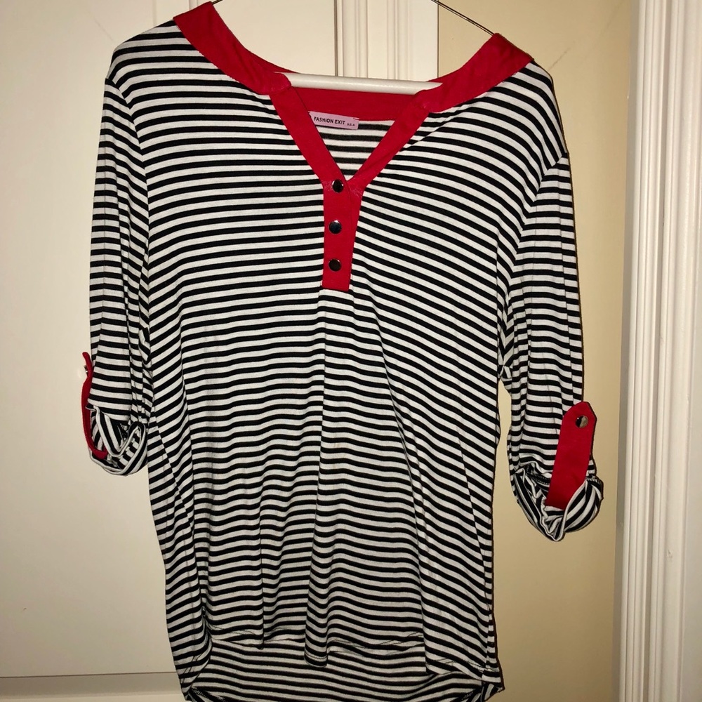 Striped black and white top